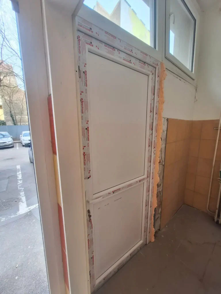 bölcsőde helyreállítás (új keret és ajtó)
